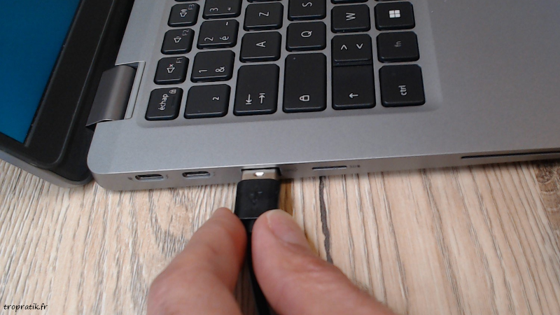 Branchement du câble USB au PC